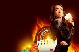 Layar home aplikasi h5.qt777 menampilkan daftar permainan live dealer dan olahraga